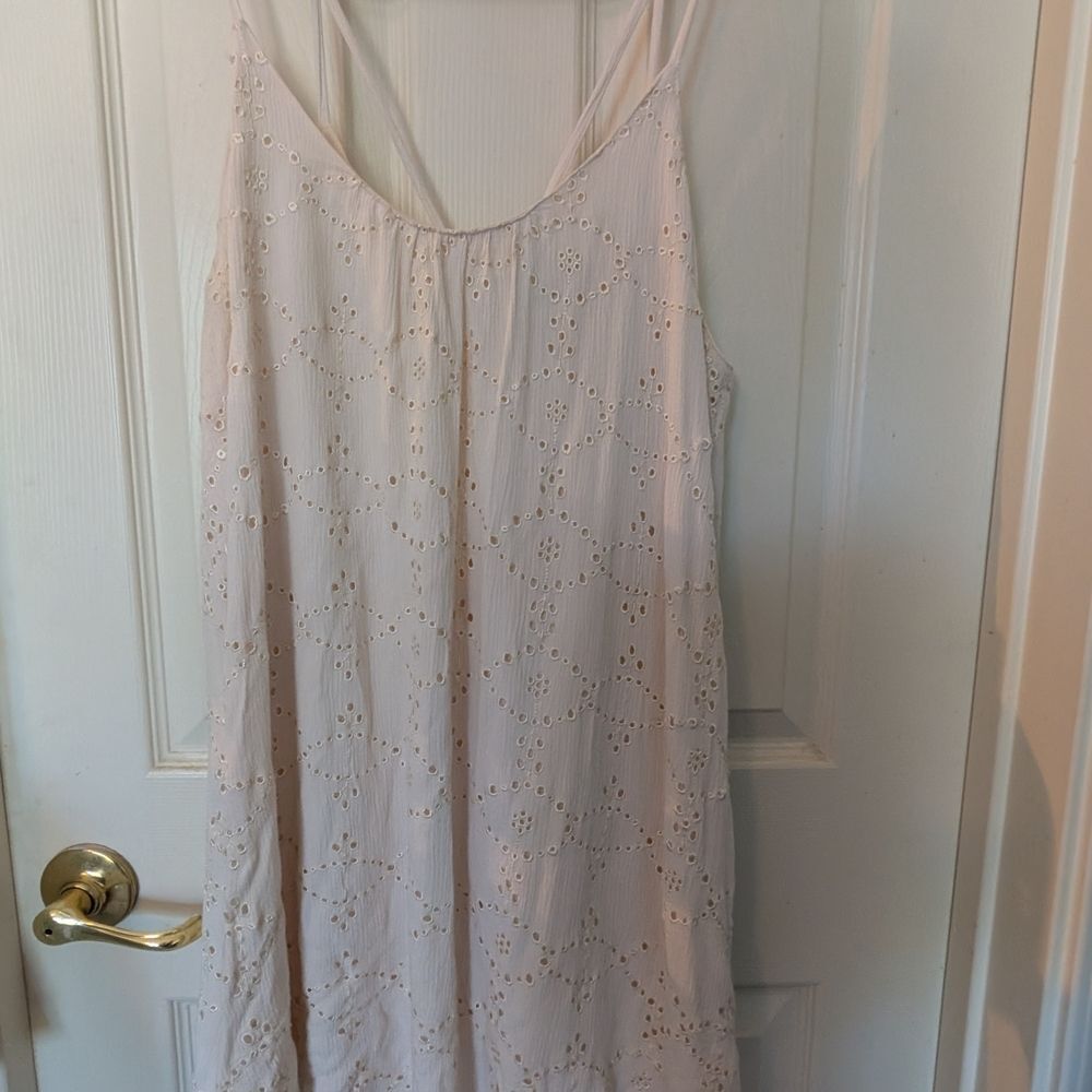 💲⬇️Sleeveless Eyelet lined Dress By Astr. size Large